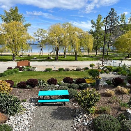 Holiday Beach Resort Motel Okanagan Falls Εξωτερικό φωτογραφία