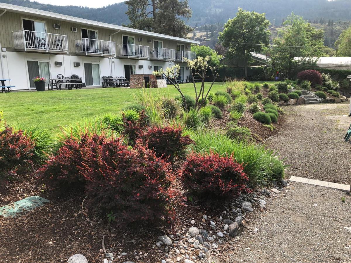 Holiday Beach Resort Motel Okanagan Falls Εξωτερικό φωτογραφία