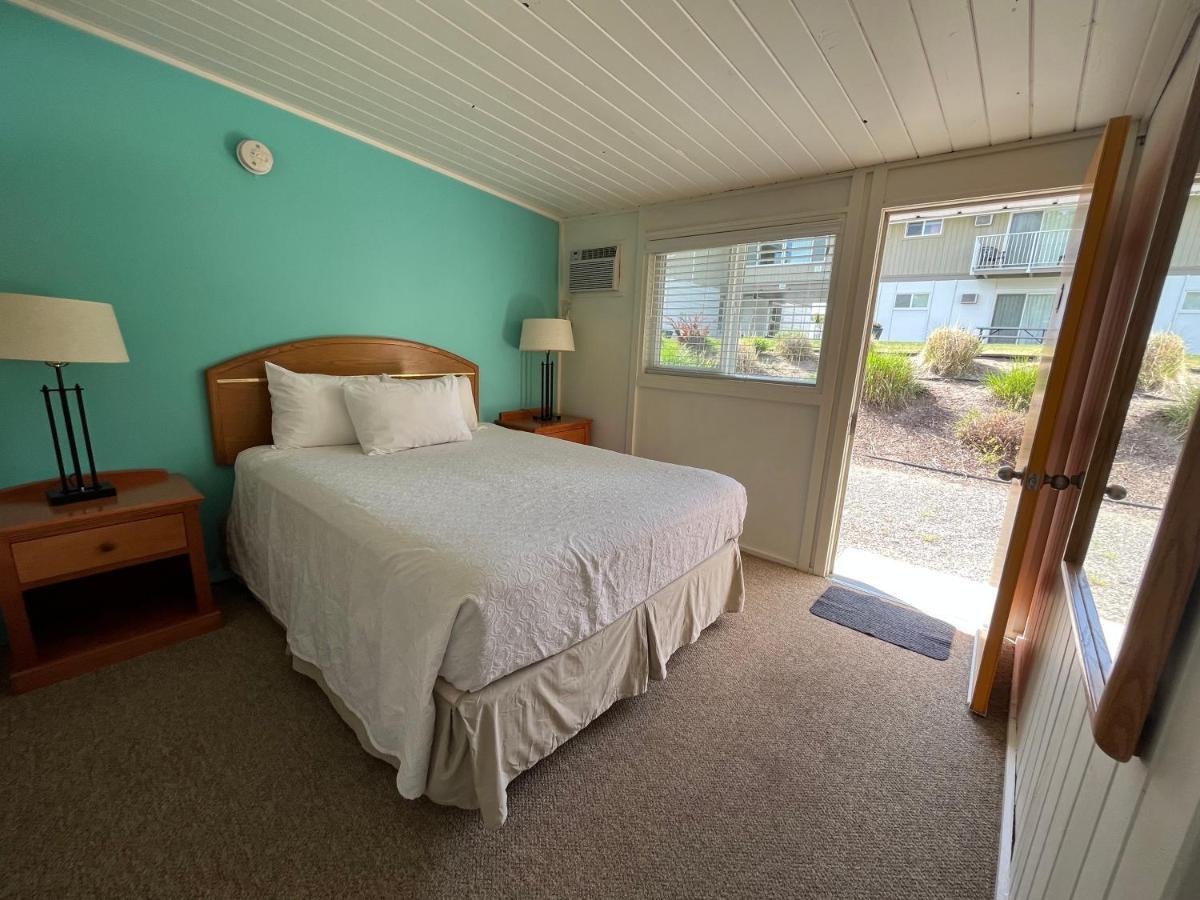 Holiday Beach Resort Motel Okanagan Falls Εξωτερικό φωτογραφία
