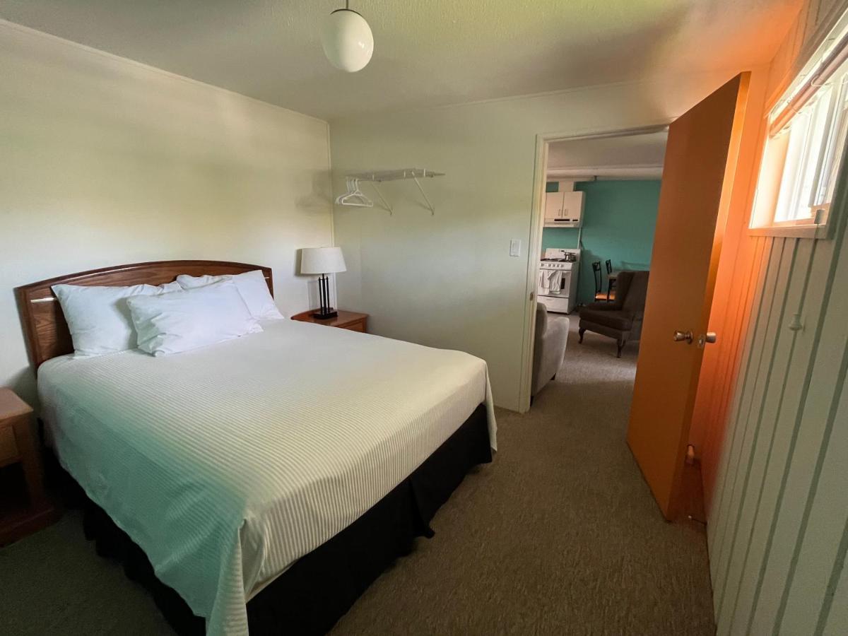 Holiday Beach Resort Motel Okanagan Falls Εξωτερικό φωτογραφία