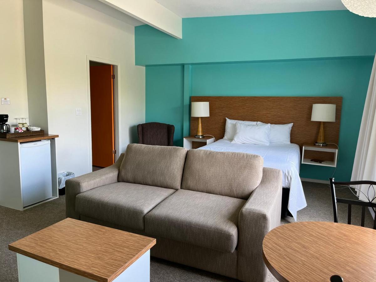 Holiday Beach Resort Motel Okanagan Falls Εξωτερικό φωτογραφία
