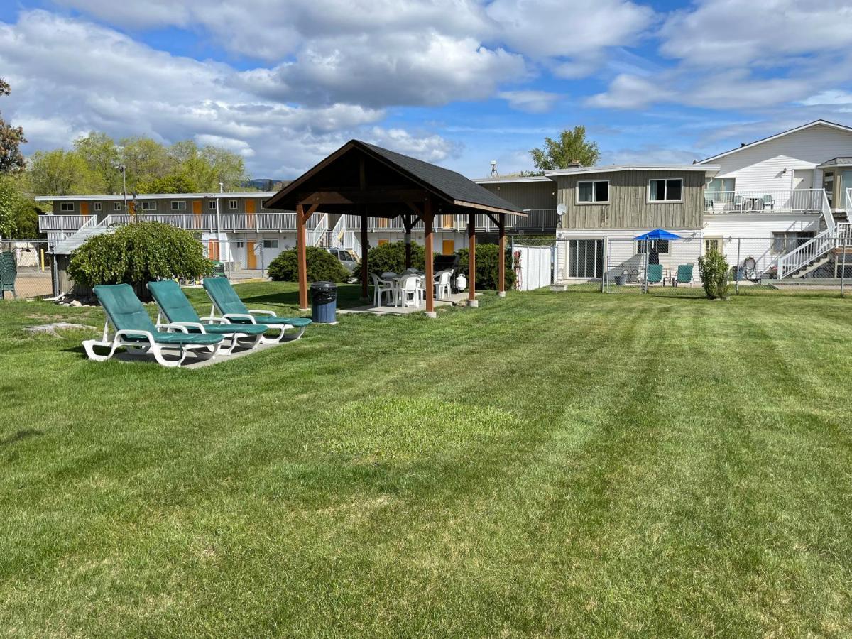 Holiday Beach Resort Motel Okanagan Falls Εξωτερικό φωτογραφία
