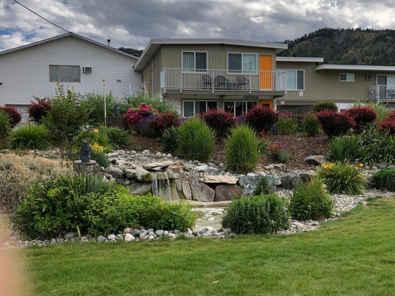 Holiday Beach Resort Motel Okanagan Falls Εξωτερικό φωτογραφία
