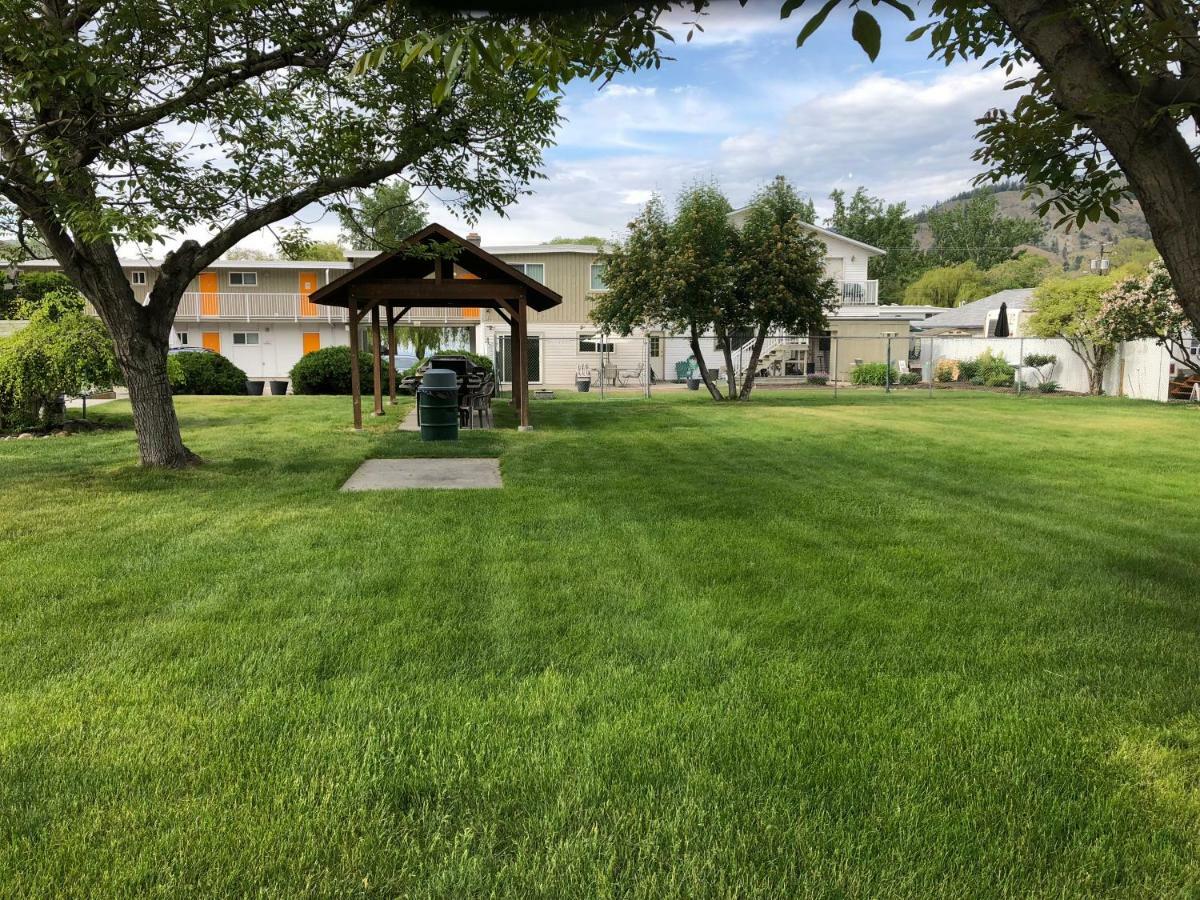 Holiday Beach Resort Motel Okanagan Falls Εξωτερικό φωτογραφία