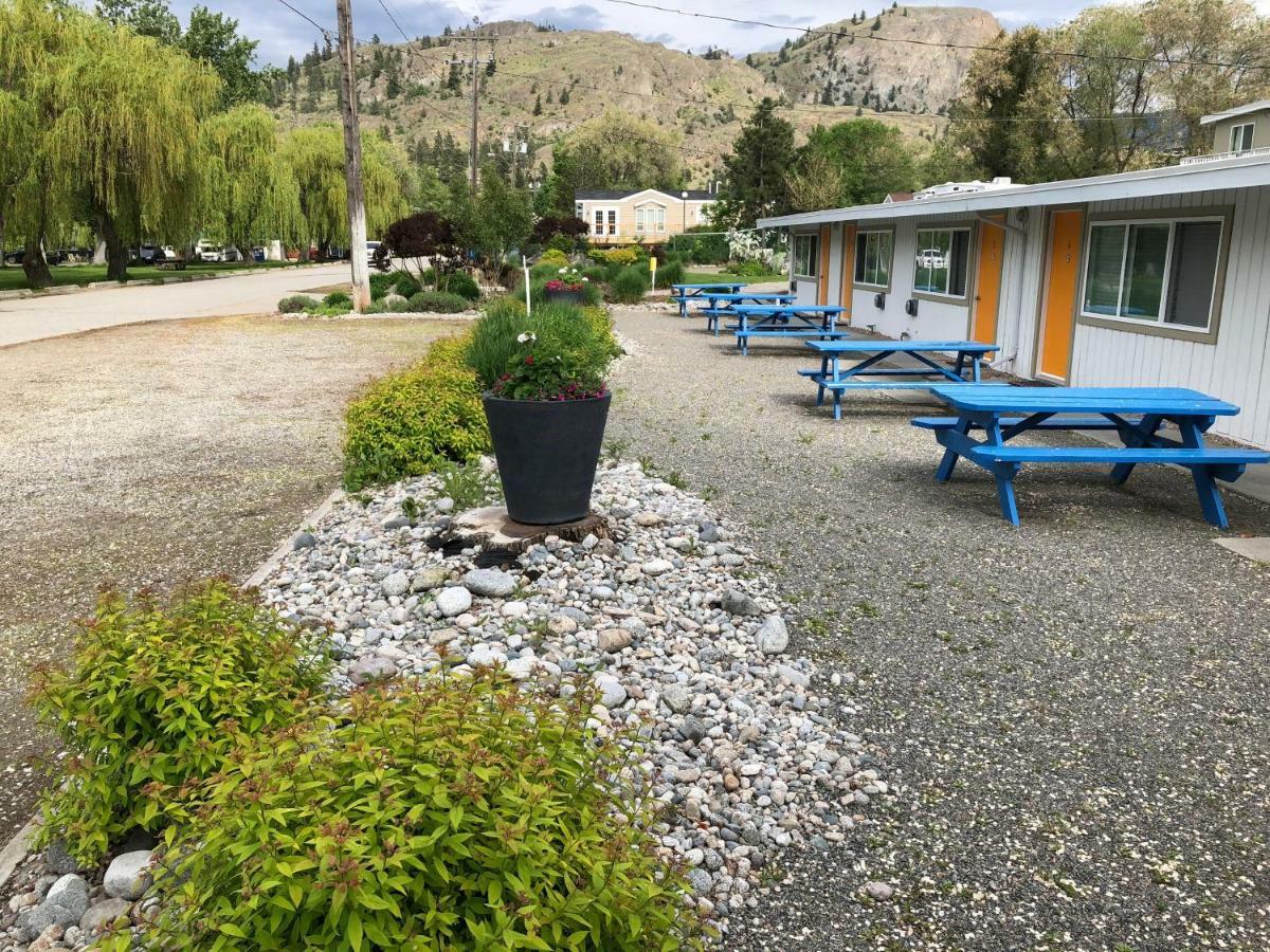 Holiday Beach Resort Motel Okanagan Falls Εξωτερικό φωτογραφία