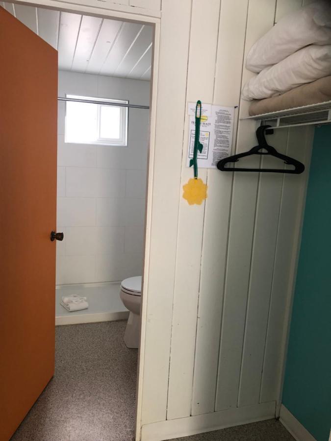 Holiday Beach Resort Motel Okanagan Falls Εξωτερικό φωτογραφία
