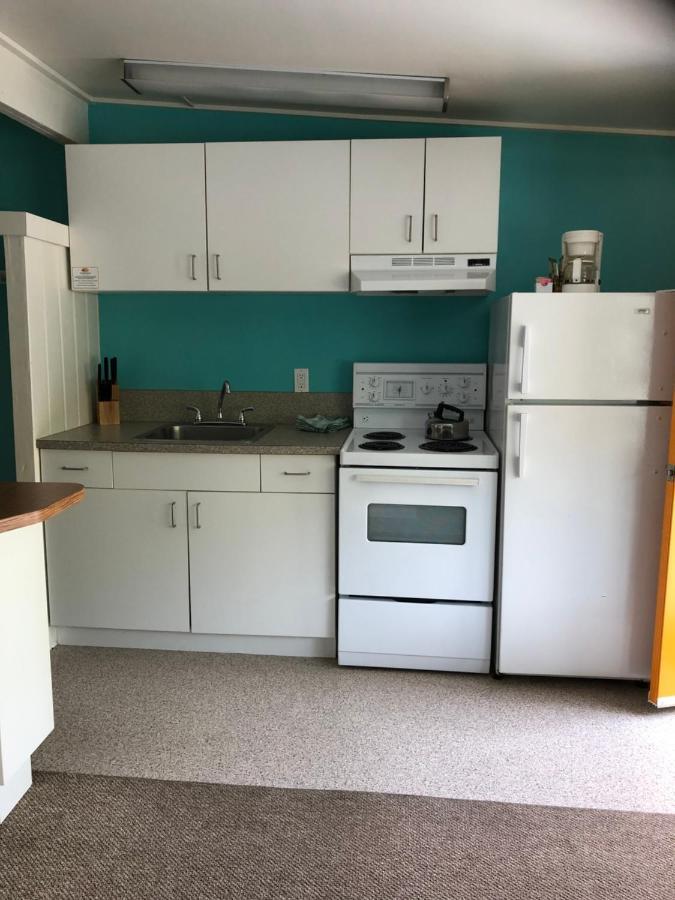 Holiday Beach Resort Motel Okanagan Falls Εξωτερικό φωτογραφία