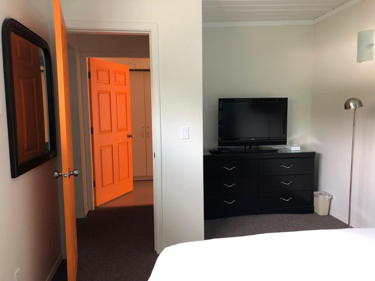 Holiday Beach Resort Motel Okanagan Falls Εξωτερικό φωτογραφία