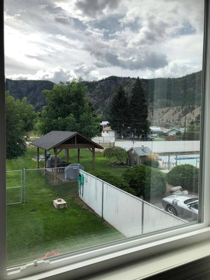 Holiday Beach Resort Motel Okanagan Falls Εξωτερικό φωτογραφία