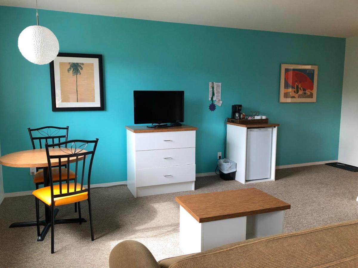 Holiday Beach Resort Motel Okanagan Falls Εξωτερικό φωτογραφία