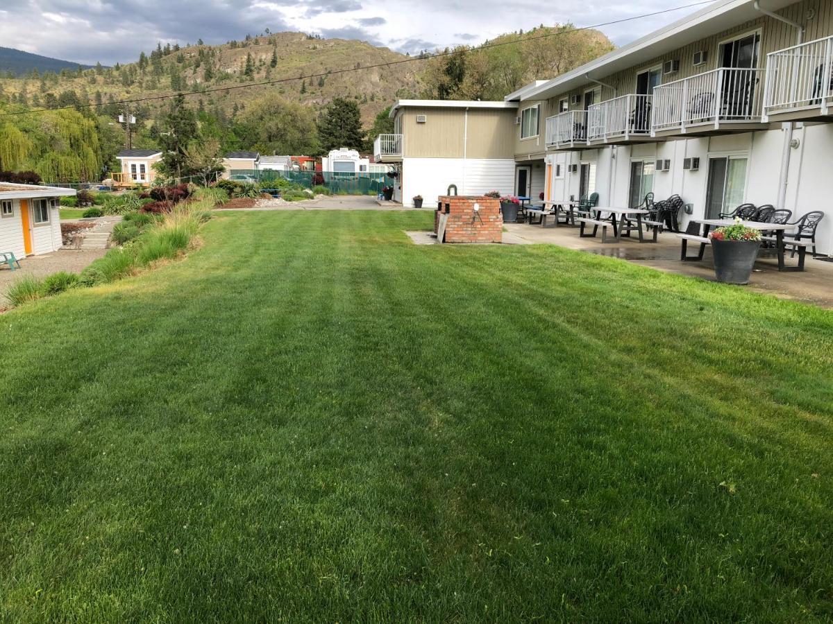 Holiday Beach Resort Motel Okanagan Falls Εξωτερικό φωτογραφία